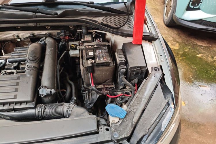 Used Volkswagen Lamando 2018 280TSI DSG Comfort Edition Engine Bay Left