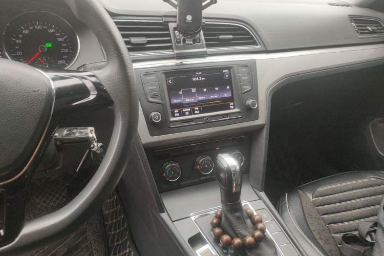 Used Volkswagen Lamando 2018 230TSI DSG Fashion Edition Audio And AC Panel
