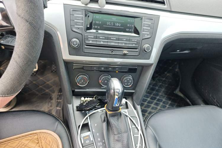 Used Volkswagen Lamando 2018 230TSI DSG Fashion Edition Audio And AC Panel