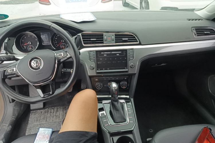 Used Volkswagen Lamando 2018 280TSI DSG Comfort Edition Center Console