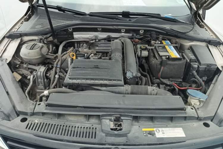 Used Volkswagen Lamando 2018 280TSI DSG Comfort Edition Engine Bay