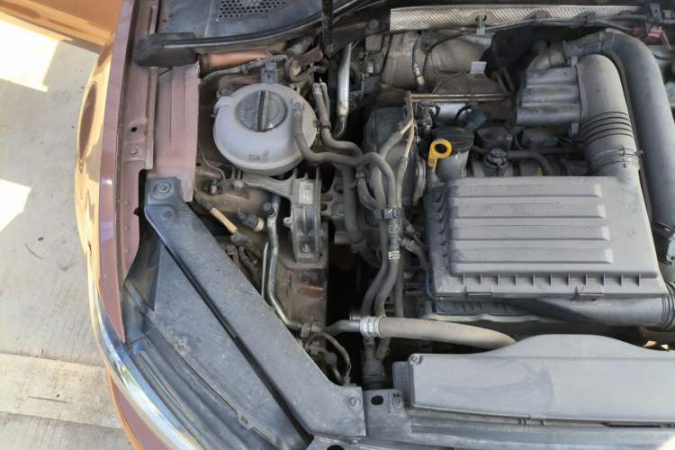 Used Volkswagen Lamando 2018 280TSI DSG Comfort Edition Engine Bay Right