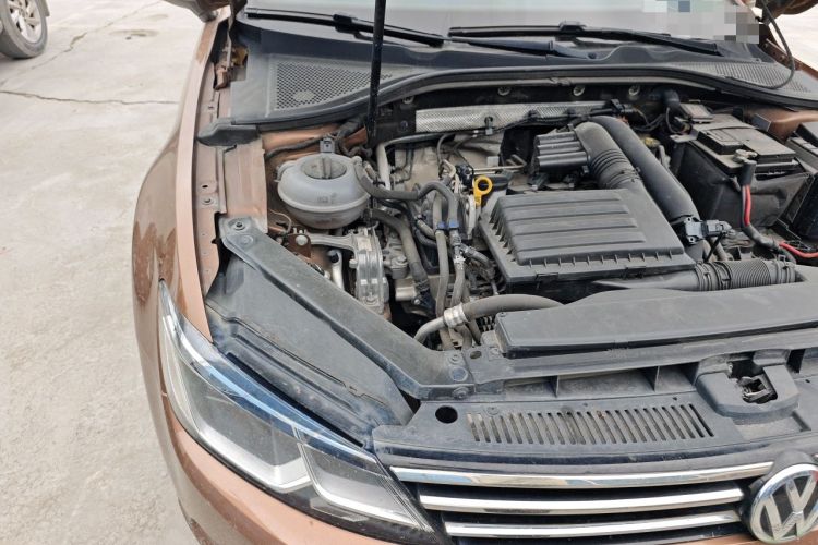 Used Volkswagen Lamando 2018 230TSI DSG Fashion Edition Engine Bay Right