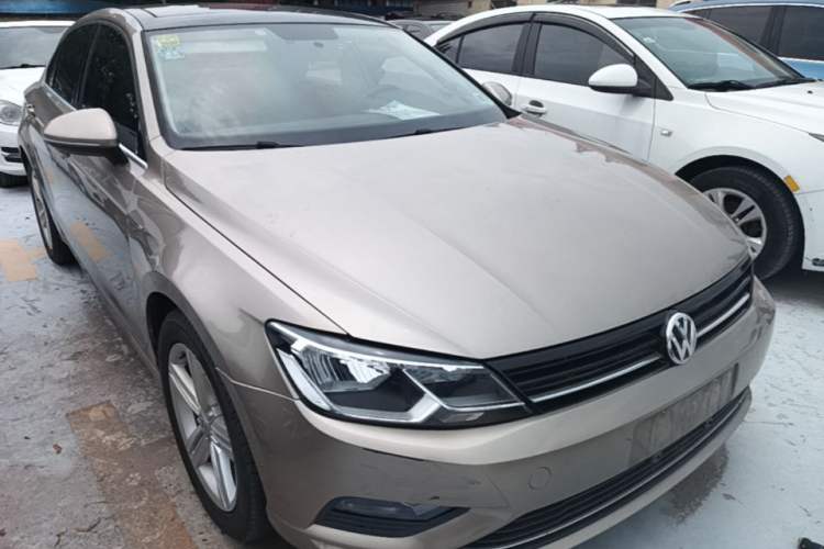 Used Volkswagen Lamando 2018 280TSI DSG Comfort Edition Front Right 45 Deg