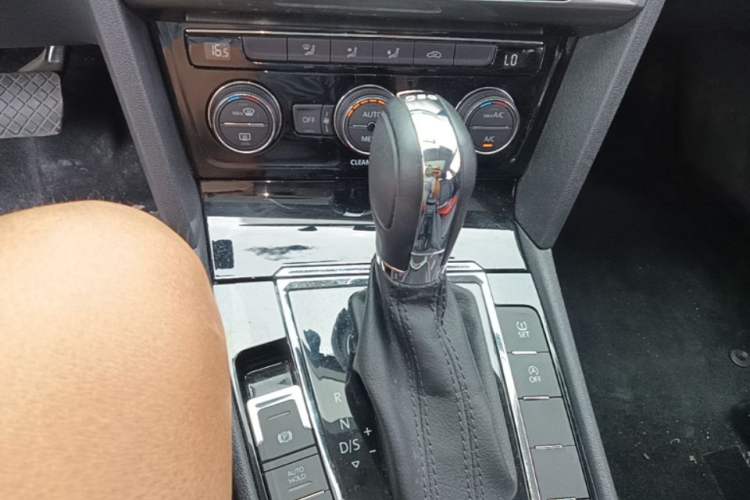 Used Volkswagen Lamando 2018 280TSI DSG Comfort Edition Gear Lever