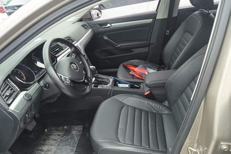 Used Volkswagen Lamando 2018 280TSI DSG Comfort Edition Left Front Seat