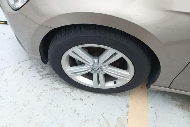 Used Volkswagen Lamando 2018 280TSI DSG Comfort Edition Left Front Wheel Hub