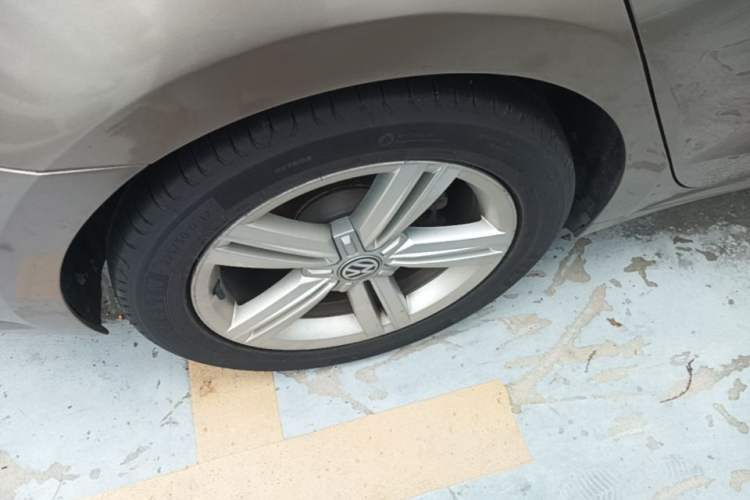 Used Volkswagen Lamando 2018 280TSI DSG Comfort Edition Right Rear Wheel Hub