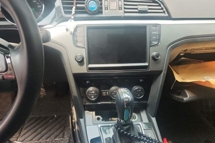 Used Volkswagen Lamando 2018 280TSI DSG Comfort Edition Audio And AC Panel