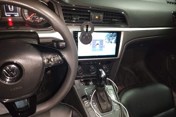 Used Volkswagen Lamando 2018 230TSI DSG Fashion Edition Audio And AC Panel
