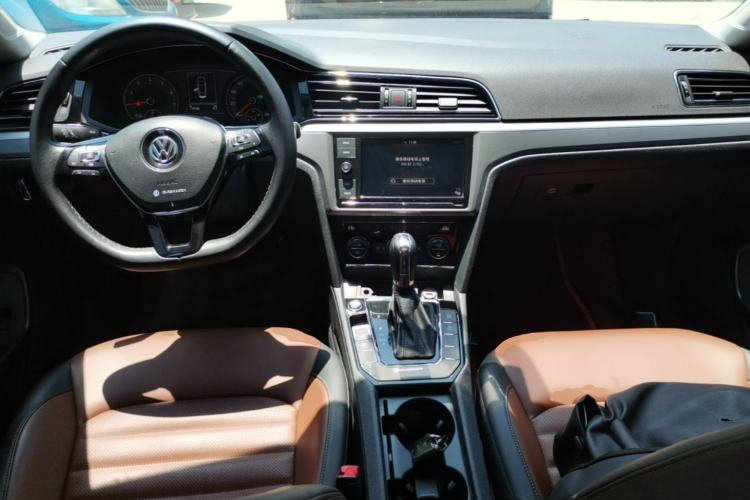 Used Volkswagen Lamando 2018 280TSI DSG Comfort Edition Center Console