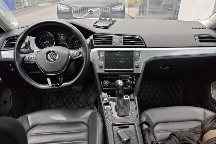 Used Volkswagen Lamando 2018 280TSI DSG Luxury Edition Center Console