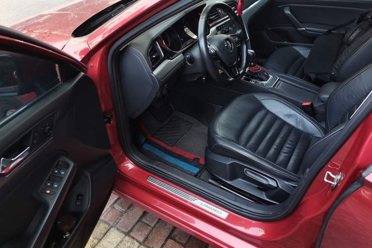 Used Volkswagen Lamando 2018 280TSI DSG Comfort Edition Driver Seat