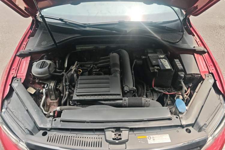 Used Volkswagen Lamando 2018 280TSI DSG Comfort Edition Engine Bay