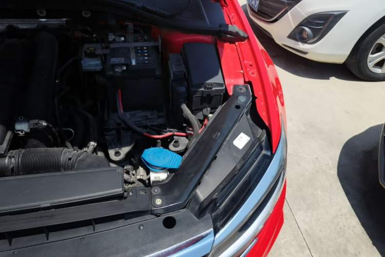 Used Volkswagen Lamando 2018 280TSI DSG Comfort Edition Engine Bay Left