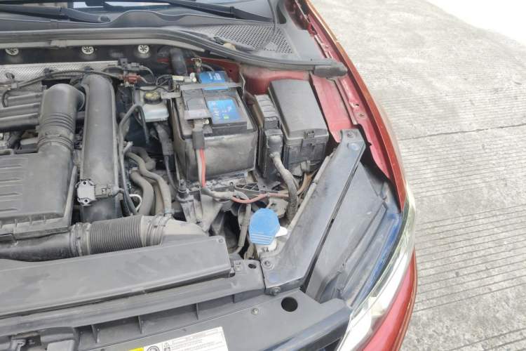 Used Volkswagen Lamando 2018 280TSI DSG Comfort Edition Engine Bay Left