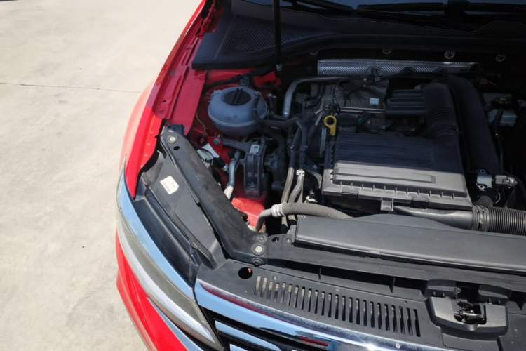 Used Volkswagen Lamando 2018 280TSI DSG Comfort Edition Engine Bay Right