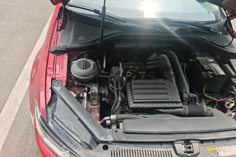 Used Volkswagen Lamando 2018 280TSI DSG Comfort Edition Engine Bay Right