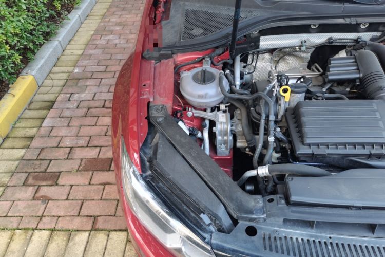 Used Volkswagen Lamando 2018 280TSI DSG Comfort Edition Engine Bay Right