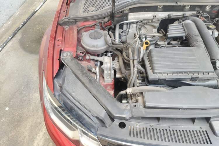 Used Volkswagen Lamando 2018 280TSI DSG Comfort Edition Engine Bay Right