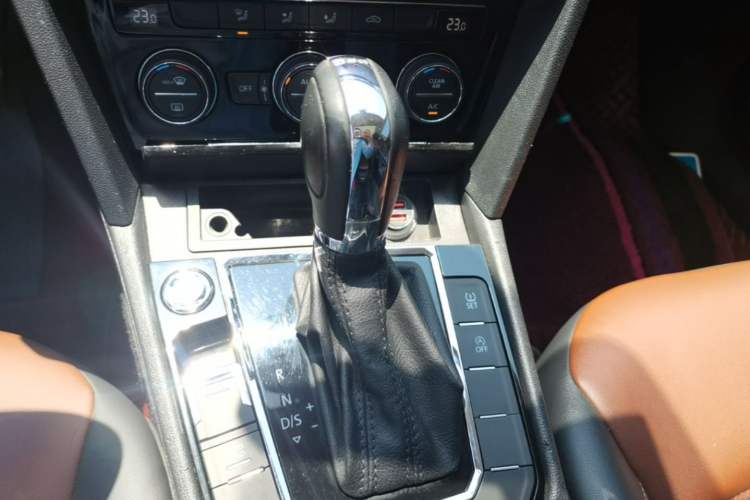 Used Volkswagen Lamando 2018 280TSI DSG Comfort Edition Gear Lever