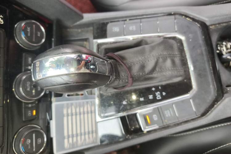 Used Volkswagen Lamando 2018 280TSI DSG Comfort Edition Gear Lever