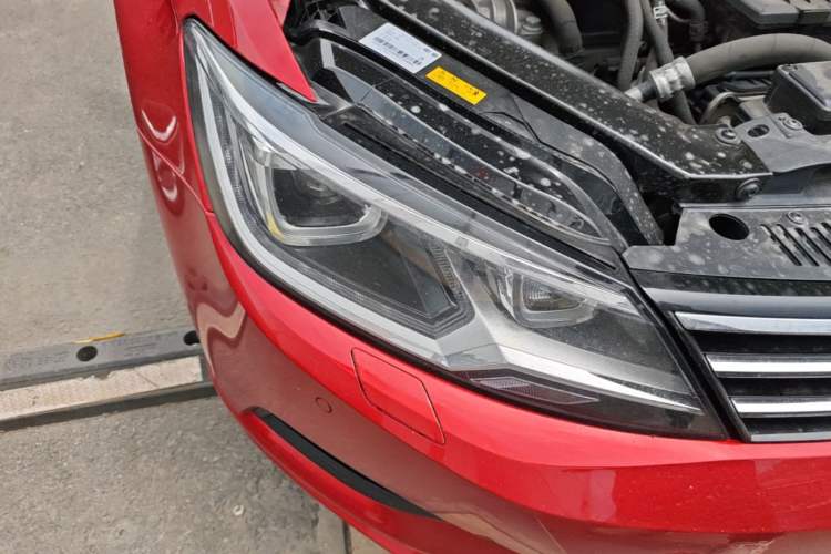 Used Volkswagen Lamando 2018 280TSI DSG Luxury Edition Right Front Headlight