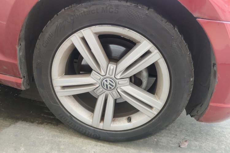 Used Volkswagen Lamando 2018 280TSI DSG Comfort Edition Right Front Wheel Hub