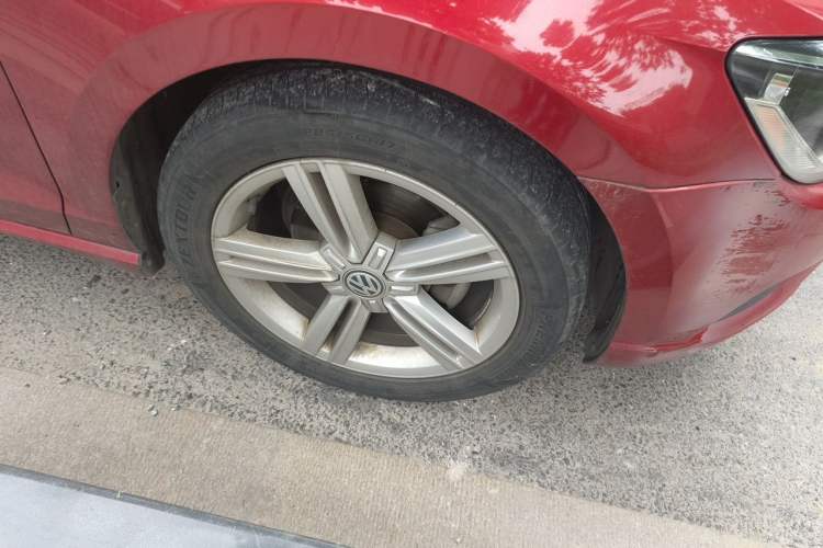 Used Volkswagen Lamando 2018 280TSI DSG Comfort Edition Right Front Wheel Hub