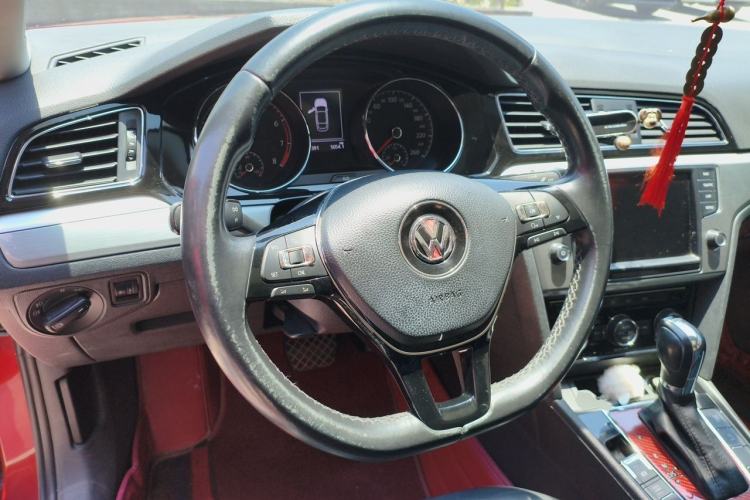 Used Volkswagen Lamando 2018 280TSI DSG Comfort Edition Steering Wheel