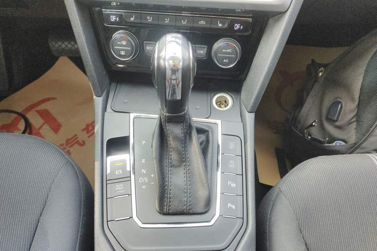 Used Volkswagen Lamando 2018 230TSI DSG Fashion Edition Gear Lever