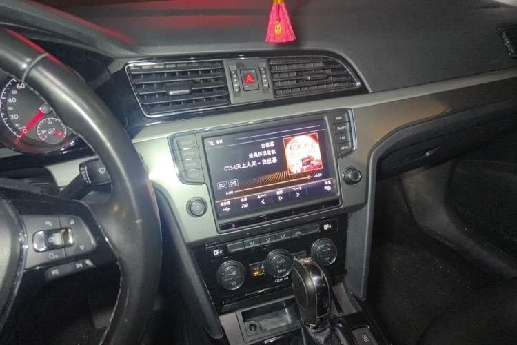 Used Volkswagen Lamando 2018 280TSI DSG Comfort Edition Audio And AC Panel