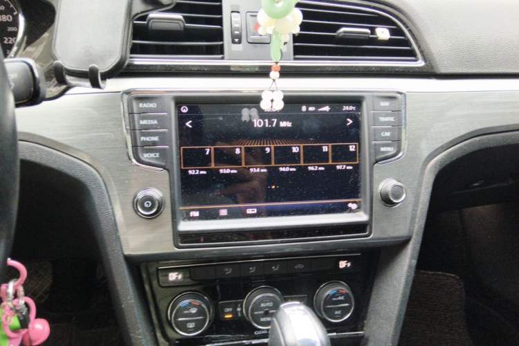 Used Volkswagen Lamando 2018 280TSI DSG Comfort Edition Audio And AC Panel