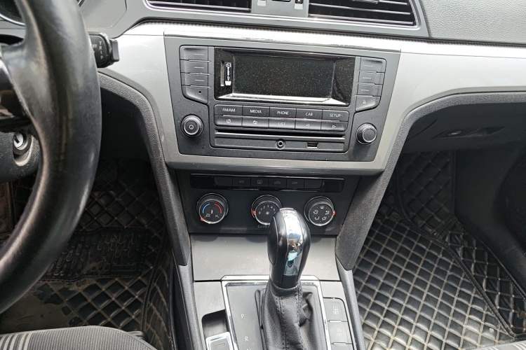 Used Volkswagen Lamando 2018 230TSI DSG Fashion Edition Audio And AC Panel