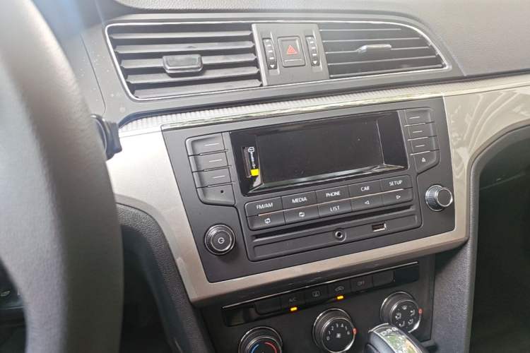 Used Volkswagen Lamando 2018 230TSI DSG Fashion Edition Audio And AC Panel