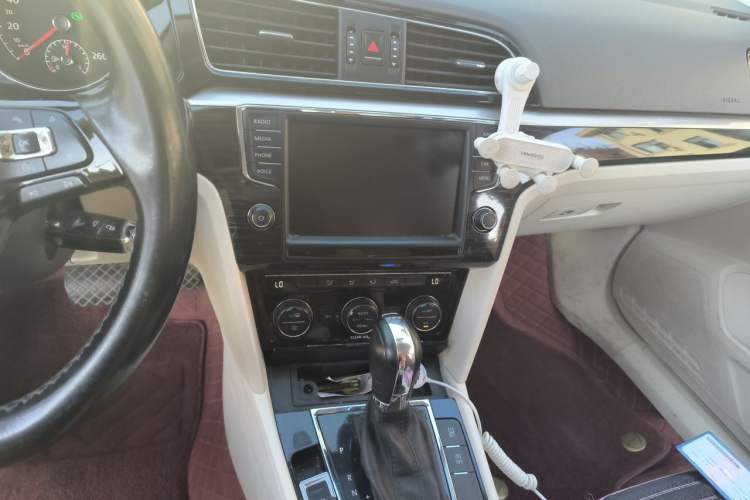 Used Volkswagen Lamando 2018 280TSI DSG Comfort Edition Audio And AC Panel