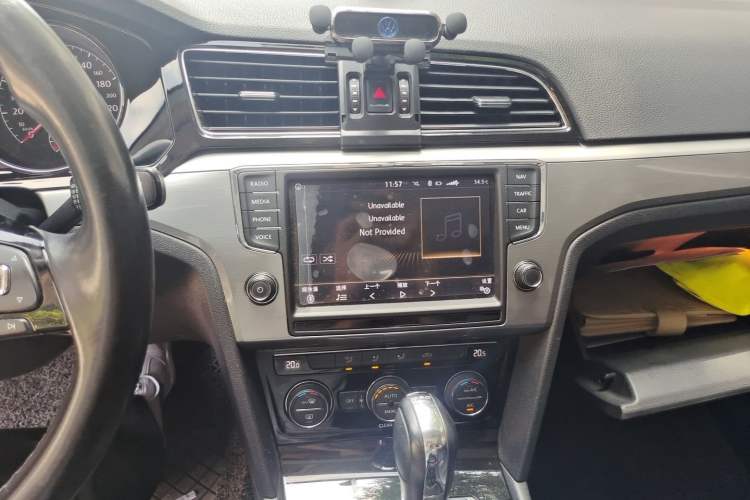 Used Volkswagen Lamando 2018 280TSI DSG Comfort Edition Audio And AC Panel