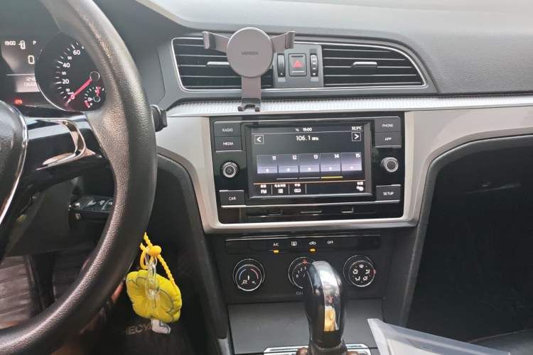 Used Volkswagen Lamando 2018 230TSI DSG Fashion Edition Audio And AC Panel
