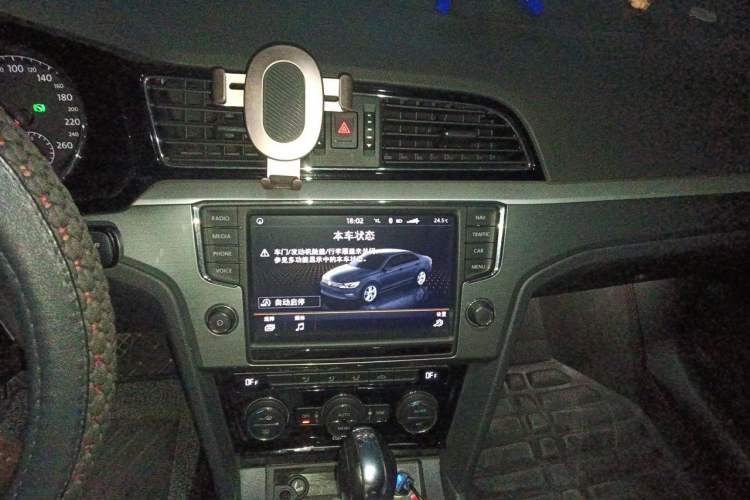 Used Volkswagen Lamando 2018 280TSI DSG Comfort Edition Audio And AC Panel