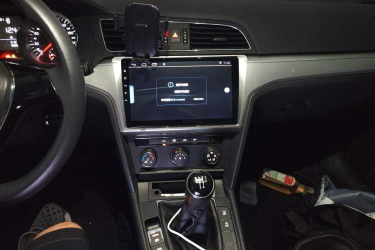 Used Volkswagen Lamando 2018 230TSI Manual Trend Edition Audio And AC Panel