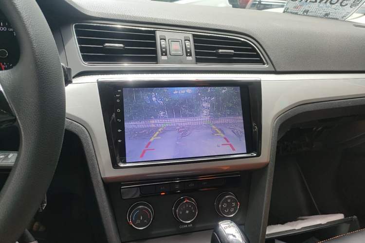 Used Volkswagen Lamando 2018 230TSI DSG Fashion Edition Audio And AC Panel