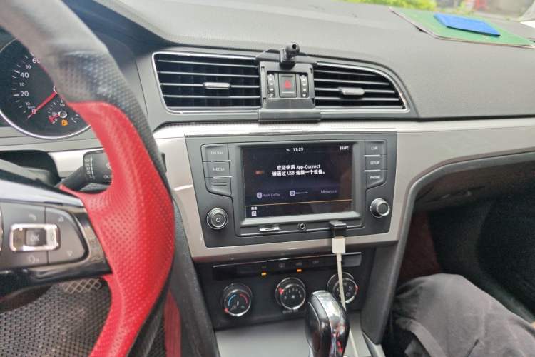 Used Volkswagen Lamando 2018 230TSI DSG Fashion Edition Audio And AC Panel