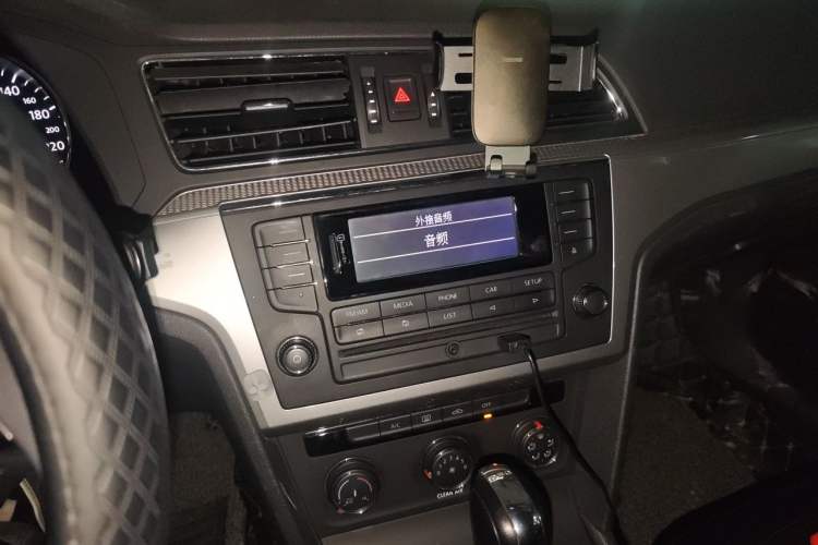 Used Volkswagen Lamando 2018 230TSI DSG Fashion Edition Audio And AC Panel