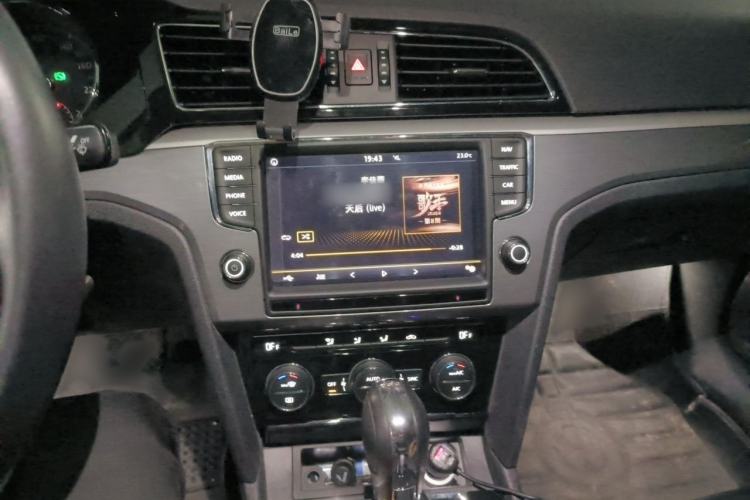 Used Volkswagen Lamando 2018 280TSI DSG Comfort Edition Audio And AC Panel