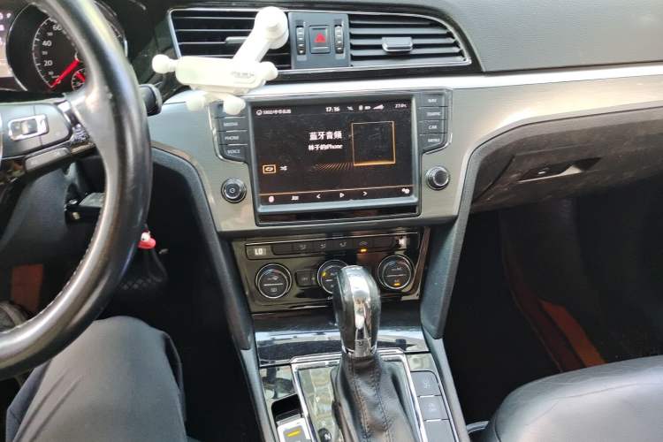 Used Volkswagen Lamando 2018 280TSI DSG Comfort Edition Audio And AC Panel