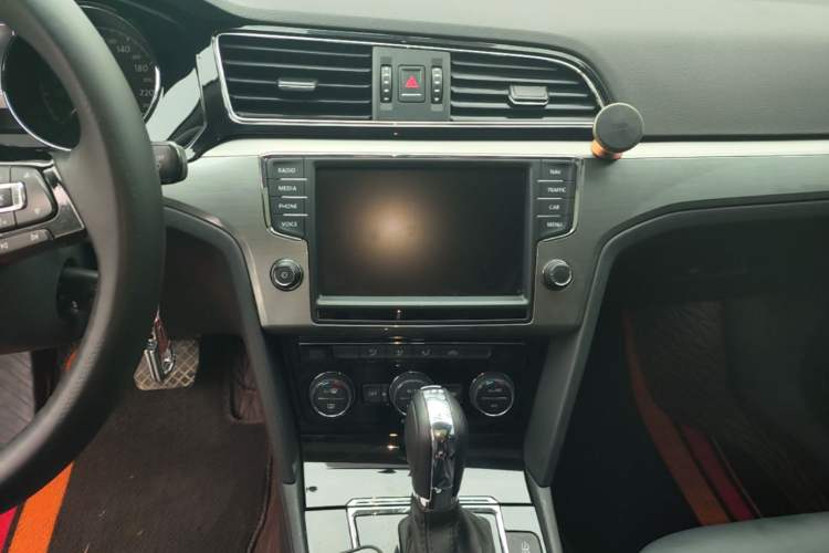 Used Volkswagen Lamando 2018 280TSI DSG Comfort Edition Audio And AC Panel