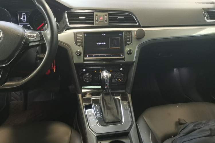 Used Volkswagen Lamando 2018 280TSI DSG Comfort Edition Audio And AC Panel
