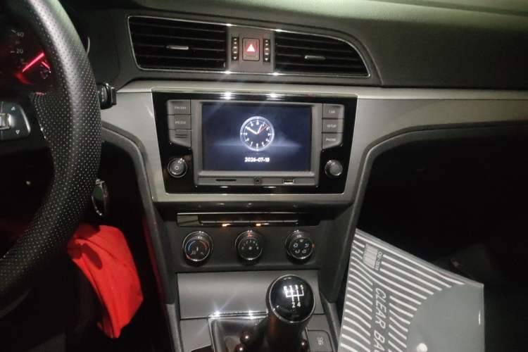 Used Volkswagen Lamando 2018 230TSI Manual Trend Edition Audio And AC Panel