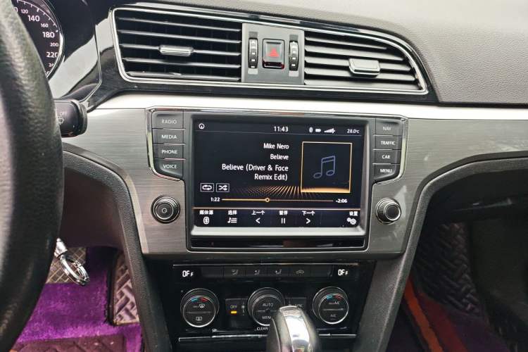 Used Volkswagen Lamando 2018 280TSI DSG Comfort Edition Audio And AC Panel