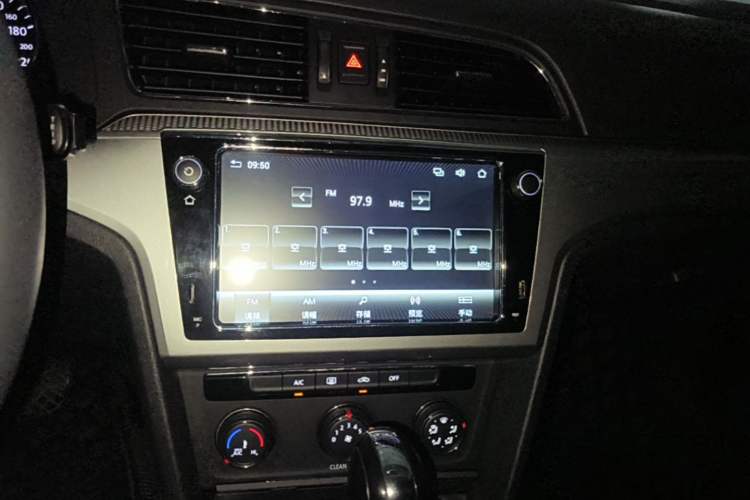 Used Volkswagen Lamando 2018 230TSI DSG Fashion Edition Audio And AC Panel